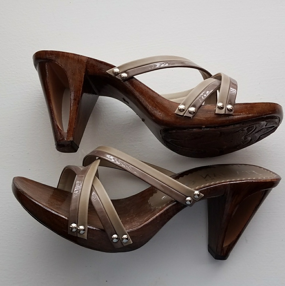 Beautiful open toed heels.
